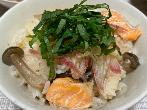 白だしで簡単!鮭ハラスとしめじの炊き込みご飯